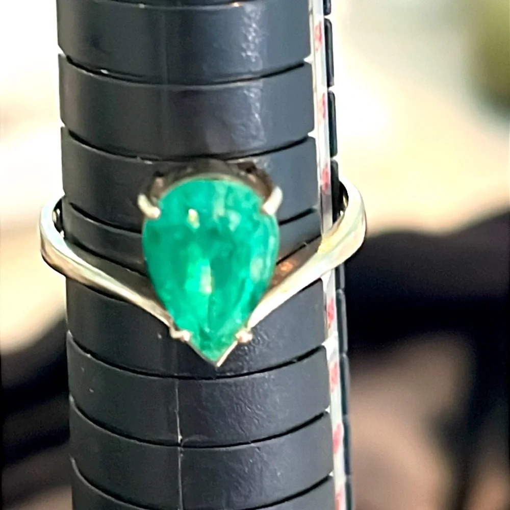 Vintage 18KG 3ct Columbian Emerald Ring